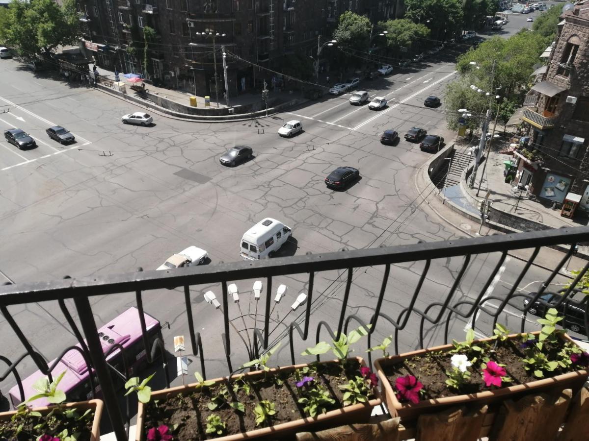 Yerevan-Sky With Terrace Buitenkant foto